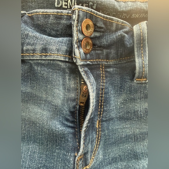 Women’s Denizen From Levi’s Blue Denim Shorts, Bermuda style - Picture 3 of 6